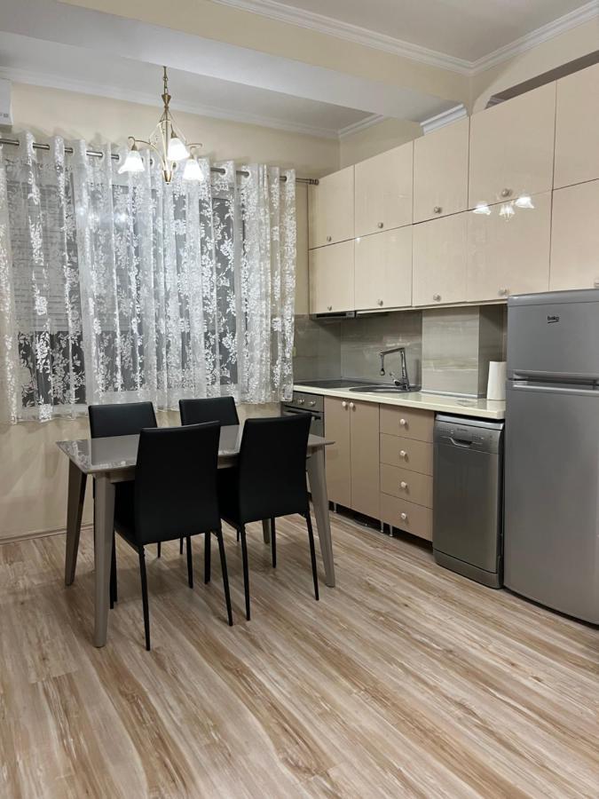Ergi'S Host Apartment ティラナ エクステリア 写真