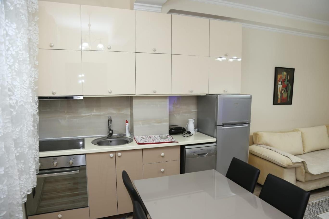 Ergi'S Host Apartment ティラナ エクステリア 写真